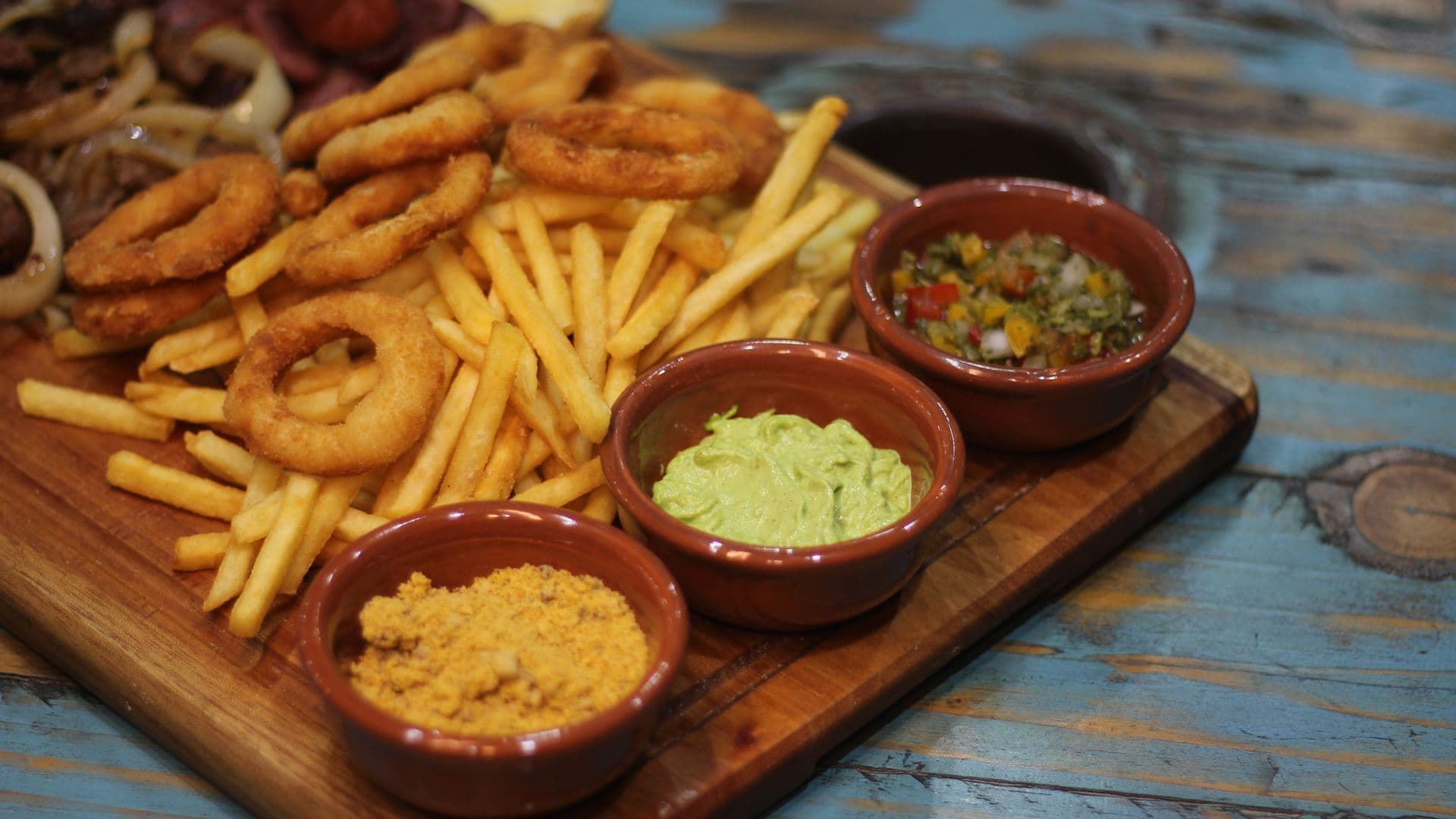 Imagem representando uma tábua de lanches no Planador Parilla e Bar dentro do Complexo Esportivo Raboni